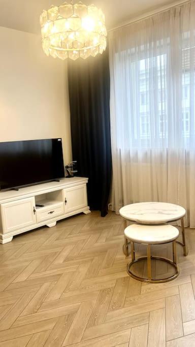 B&W Luxurious Apartment In The Heart Of Breslavia Exterior foto
